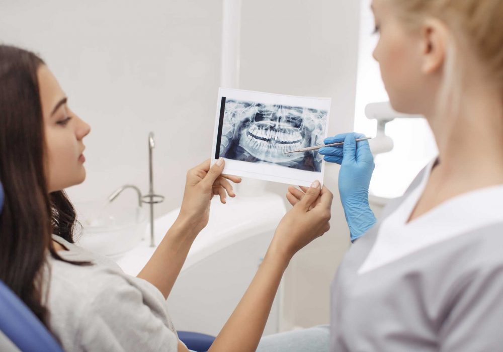 dentist-showing-x-ray-image-to-patient-4T8SHFC.jpg
